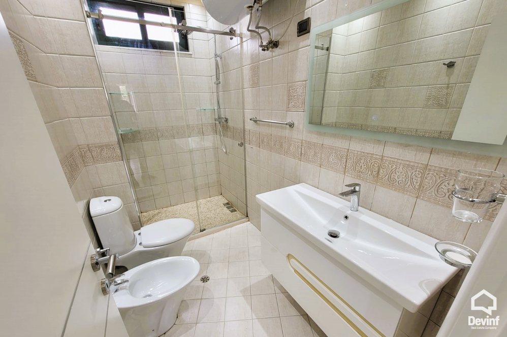 Tirane Qera Apartament 3+1+A Apartament ne zonen e Bllokut apartament
