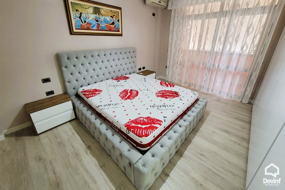 Tirane Qera Apartament 3+1+A Apartament ne zonen e Bllokut apartament