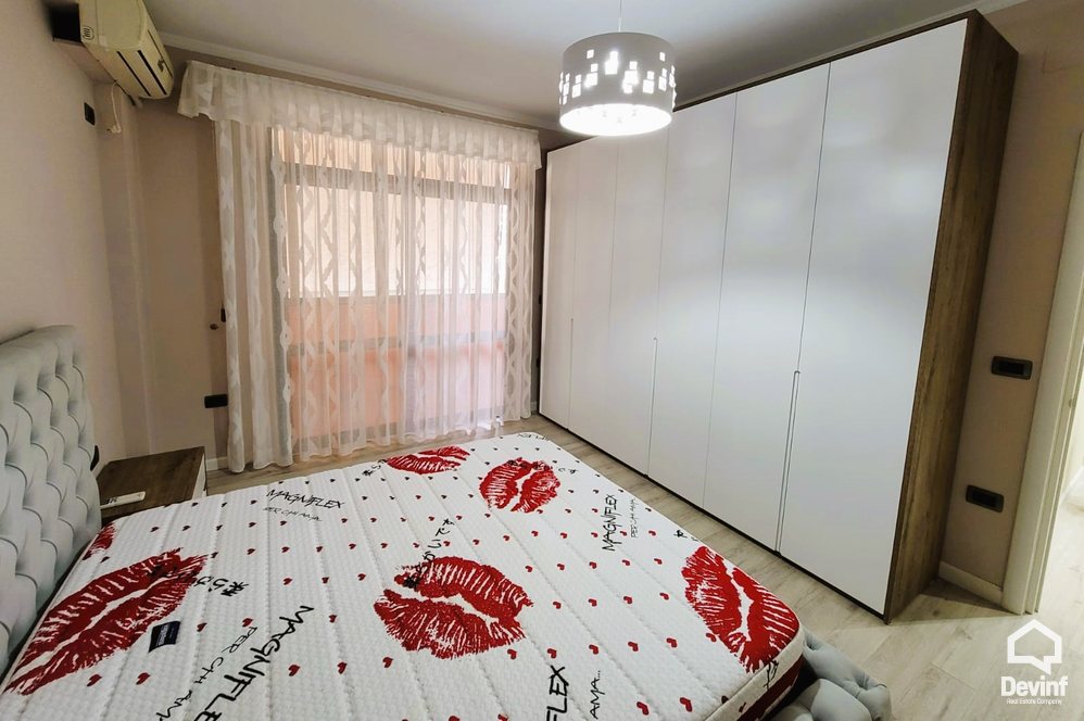 Tirane Qera Apartament 3+1+A Apartament ne zonen e Bllokut apartament
