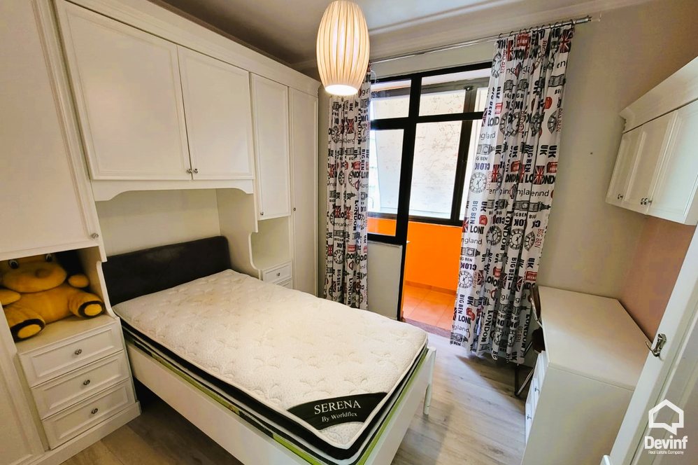 Tirane Qera Apartament 3+1+A Apartament ne zonen e Bllokut apartament