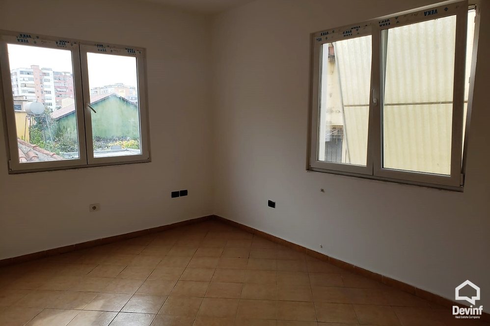Tirane Qera Vile  Vile prane Sholles se Kuqe zyre vile kopesht femijesh shkolle kursesh