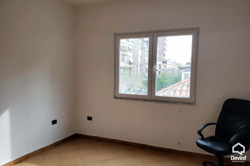 Tirane Qera Vile  Vile prane Sholles se Kuqe zyre vile kopesht femijesh shkolle kursesh