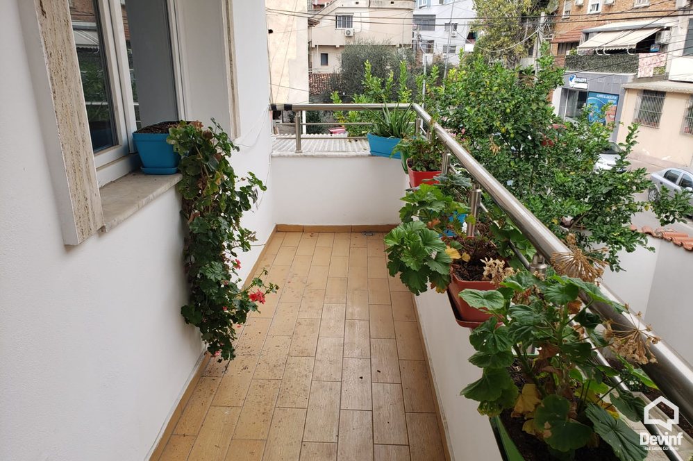 Tirane Qera Vile  Vile prane Sholles se Kuqe zyre vile kopesht femijesh shkolle kursesh