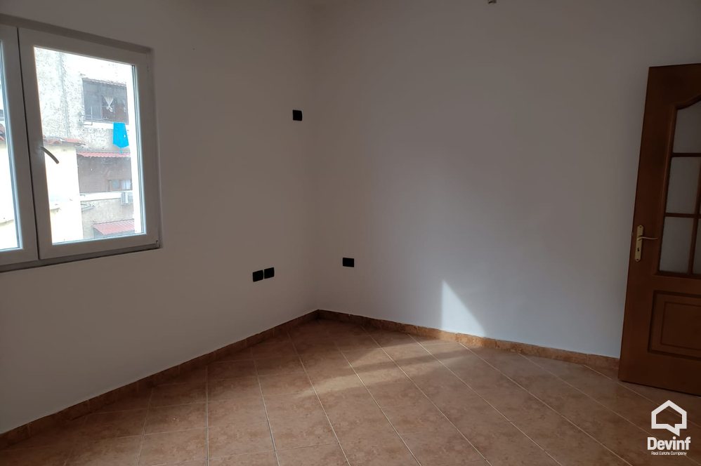 Tirane Qera Vile  Vile prane Sholles se Kuqe zyre vile kopesht femijesh shkolle kursesh