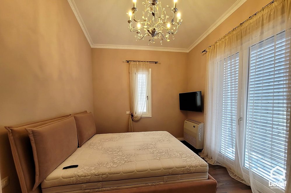 Tirane Shitje Vile  Rruga Damjan - Vaqarr, prane liqenit te Damjanit vile