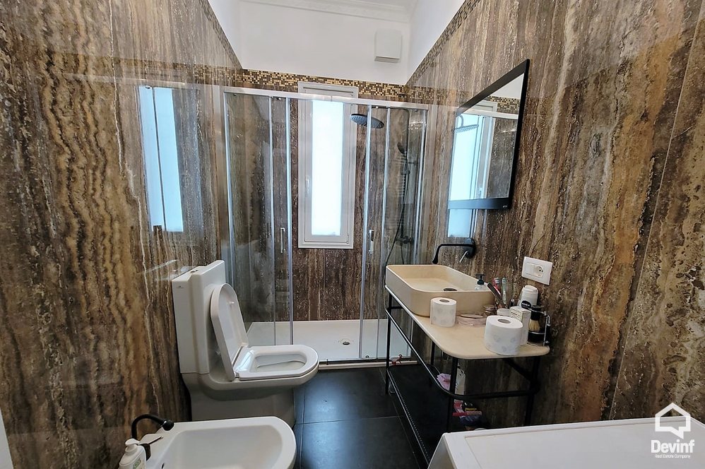 Tirane Shitje Vile  Rruga Damjan - Vaqarr, prane liqenit te Damjanit vile