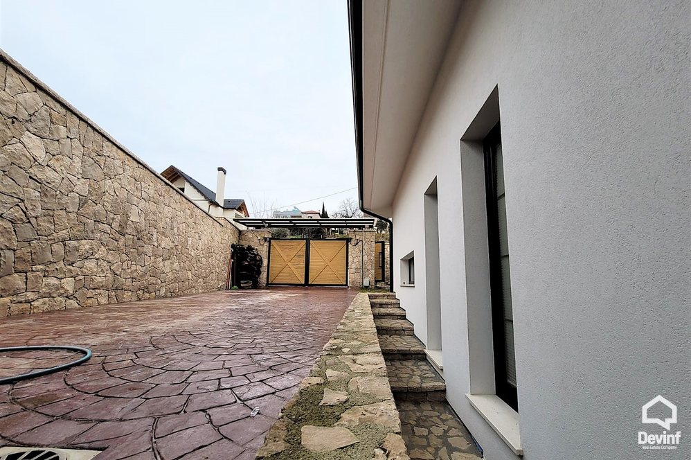 Tirane Shitje Vile  Rruga Panorama e Liqenit, Farke vile