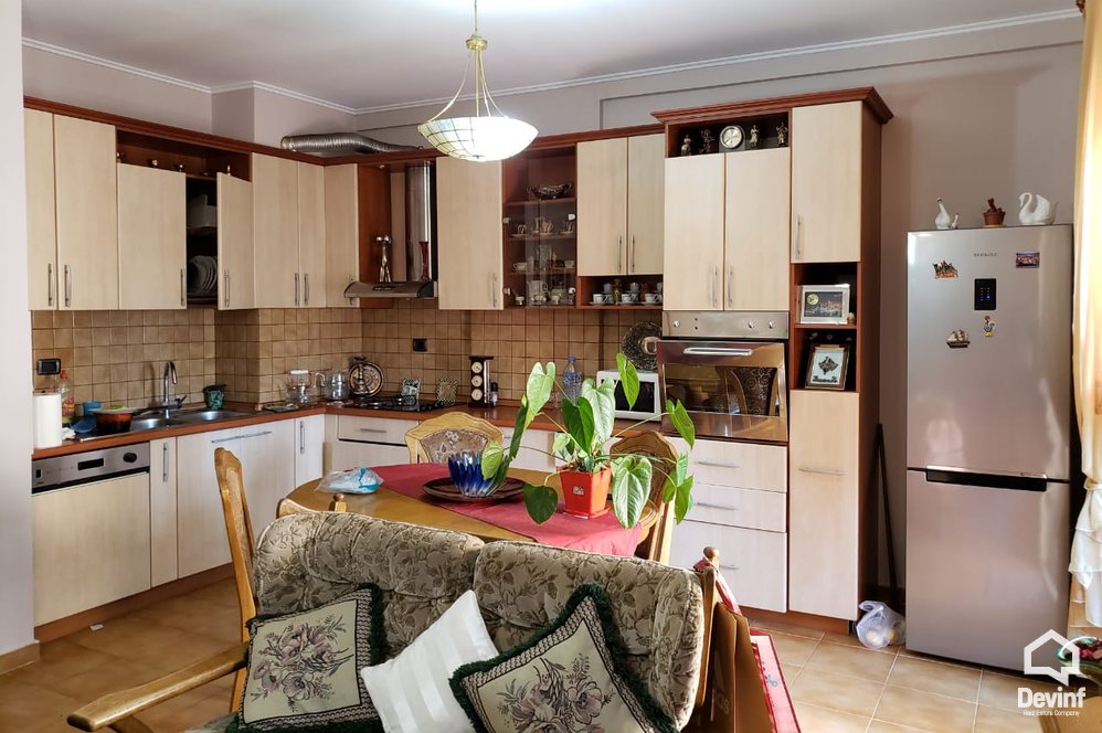 Tirane Shitje Apartament 2+1+A Rruga e Barrikadave, prane 9 katesheve. apartament