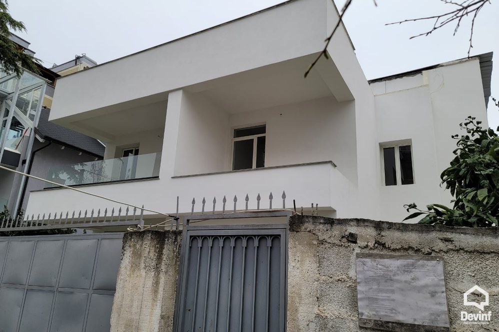 Tirane For Rent Villa Me shume se 4 dhoma House located in a housing neighborhood of Selita, Tirana Office Villa