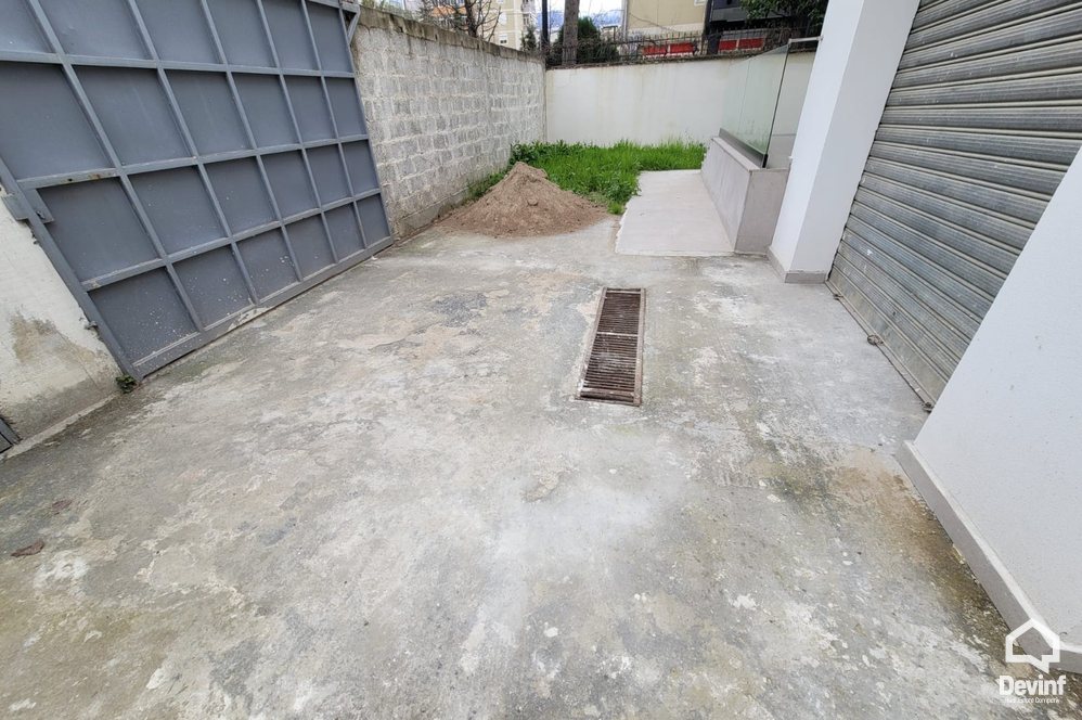 Tirane For Rent Villa Me shume se 4 dhoma House located in a housing neighborhood of Selita, Tirana Office Villa