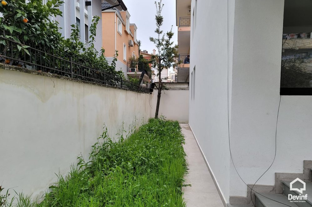 Tirane For Rent Villa Me shume se 4 dhoma House located in a housing neighborhood of Selita, Tirana Office Villa