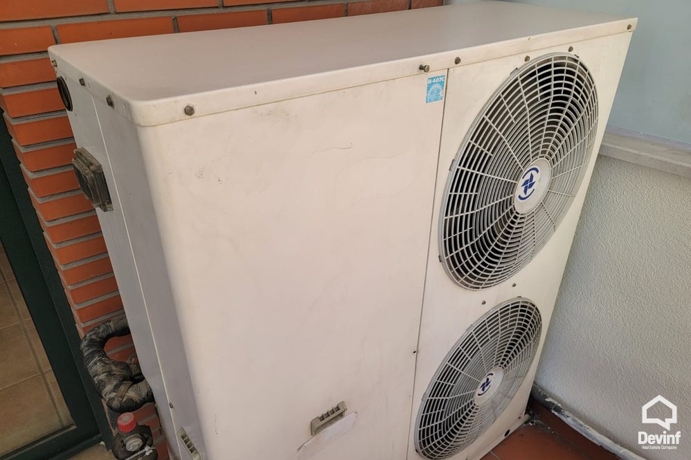 Tirane Qera Apartament 2+1 Zyre ne zonen e Bllokut apartament zyre