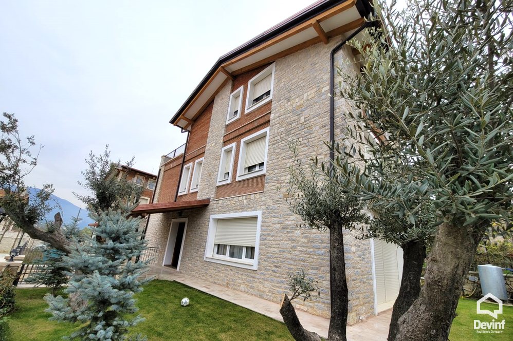 Tirane Qera Vile 4+1+G Ne kompleks vilash prane Qendres Tregtare TEG vile kompleks rezidencial