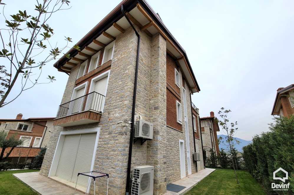 Tirane Qera Vile 4+1+G Ne kompleks vilash prane Qendres Tregtare TEG vile kompleks rezidencial