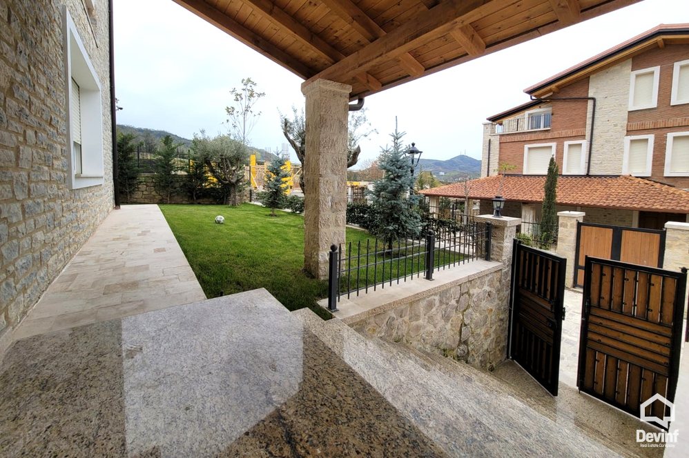Tirane Qera Vile 4+1+G Ne kompleks vilash prane Qendres Tregtare TEG vile kompleks rezidencial