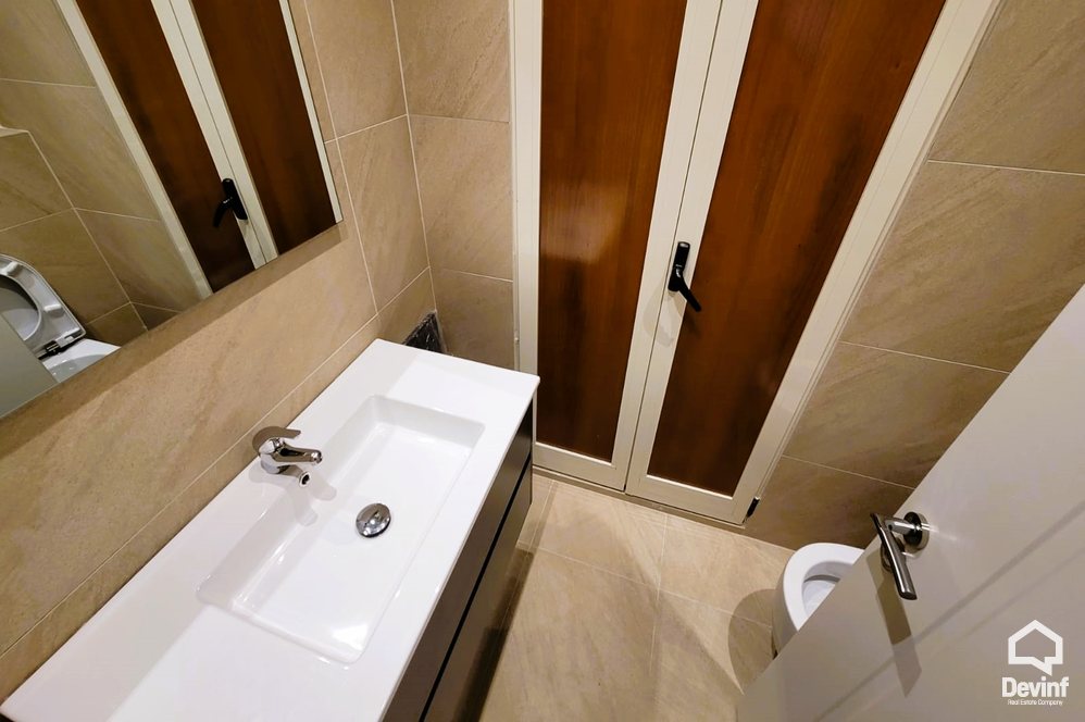 Tirane Qera Zyre  Zyra ne Bulevardin Deshmoret e Kombit zyre qender biznesi