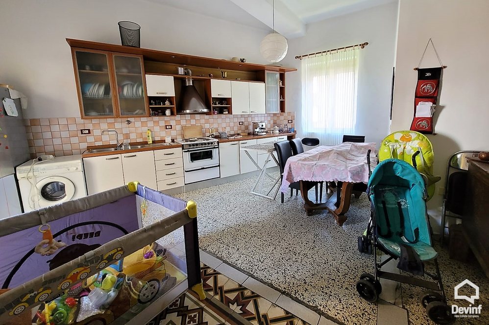 Tirane For Sale Office 3+1+A Dibra street Apartment