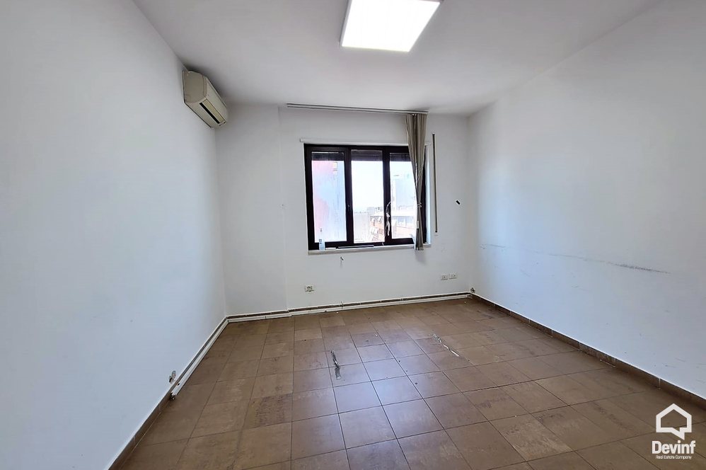 Tirane Qera Zyre 2+1+A Rruga e Barrikadave, prane Qendres apartament