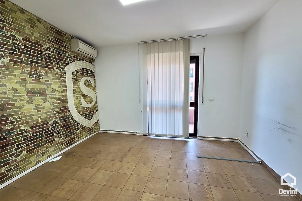 Tirane Qera Zyre 2+1+A Rruga e Barrikadave, prane Qendres apartament