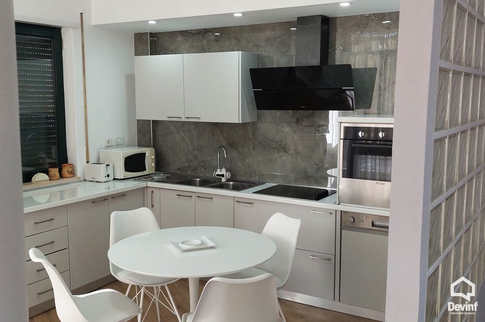 Tirane Qera Apartament 3+1 Apartament ne Rr. Sami Frasheri apartament zyre