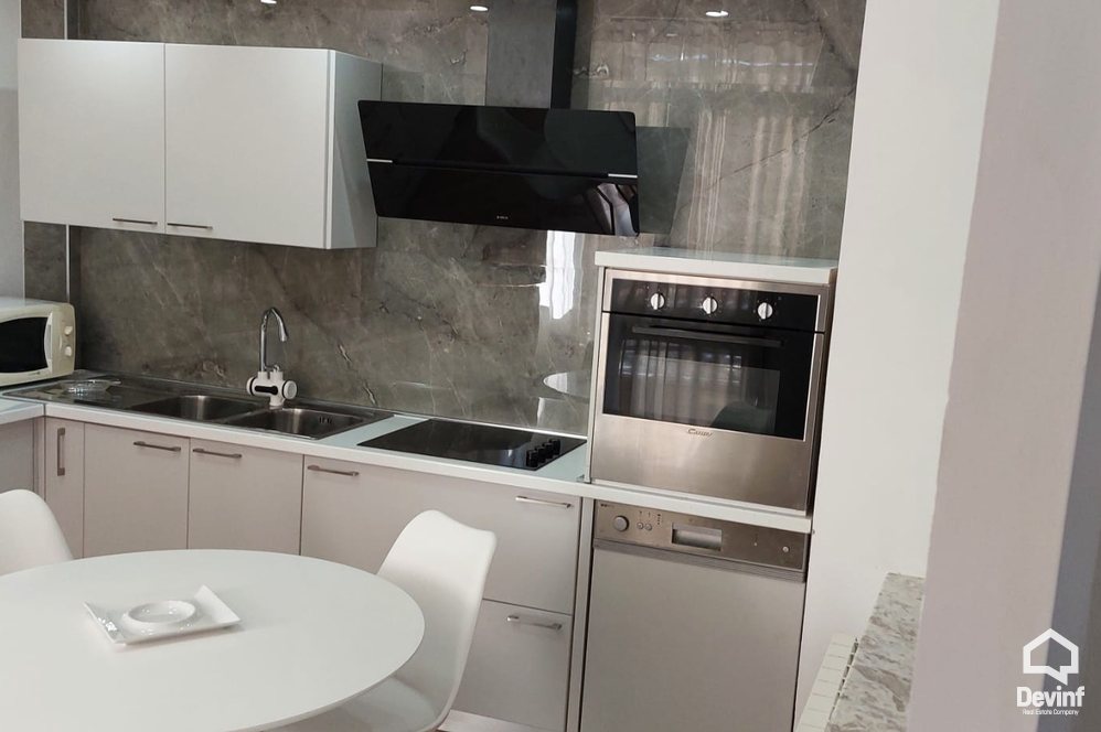 Tirane Qera Apartament 3+1 Apartament ne Rr. Sami Frasheri apartament zyre