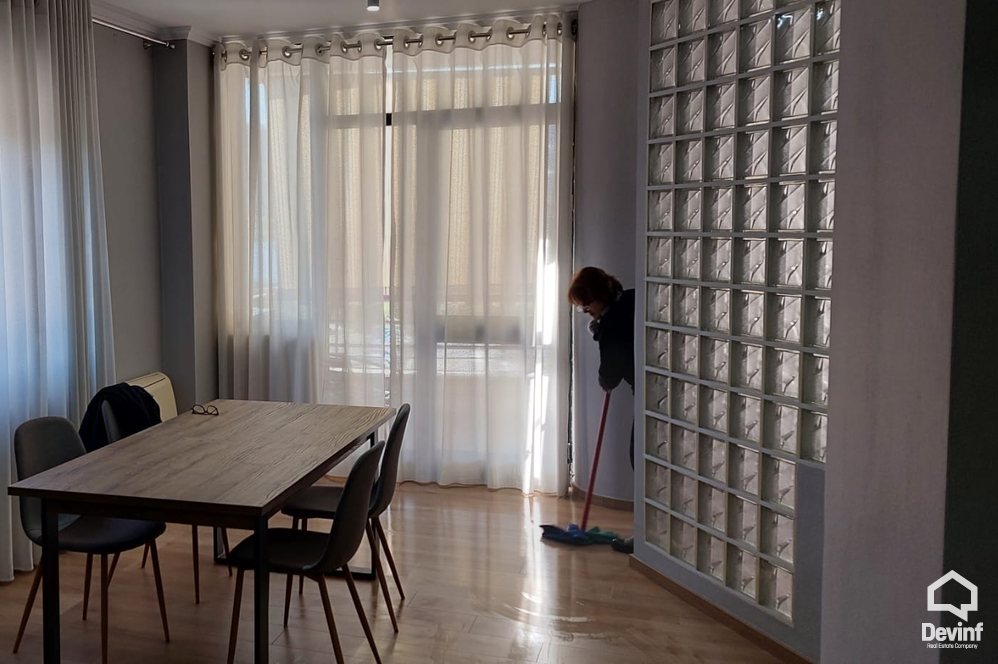 Tirane Qera Apartament 3+1 Apartament ne Rr. Sami Frasheri apartament zyre