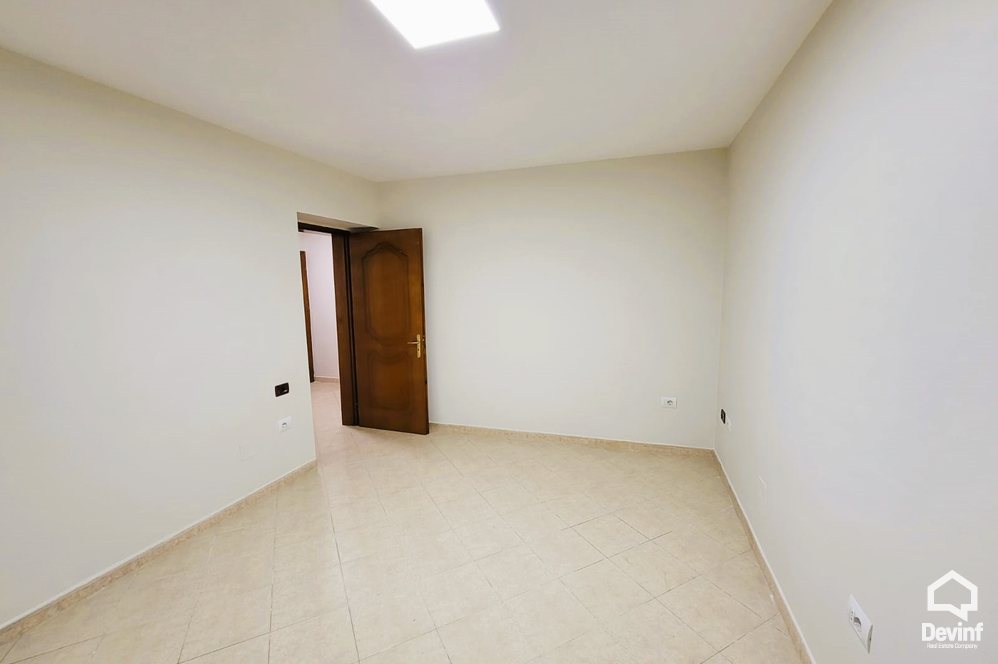 Tirane Qera Zyre 2+1 Zyre prane Piramides, ne qender te Tiranes apartament zyre spa klinike dentare qender estetike