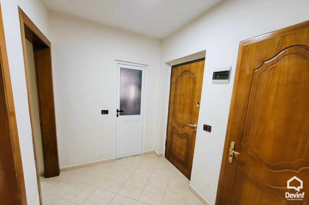 Tirane Qera Zyre 2+1 Zyre prane Piramides, ne qender te Tiranes apartament zyre spa klinike dentare qender estetike
