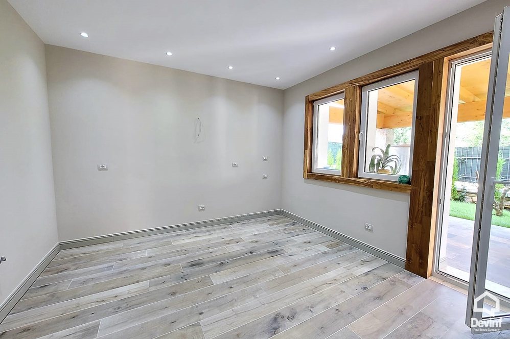 Tirane Qera Vile 4+1+G Kompleksi rezidencial prane qendres tregtare TEG. vile kompleks rezidencial