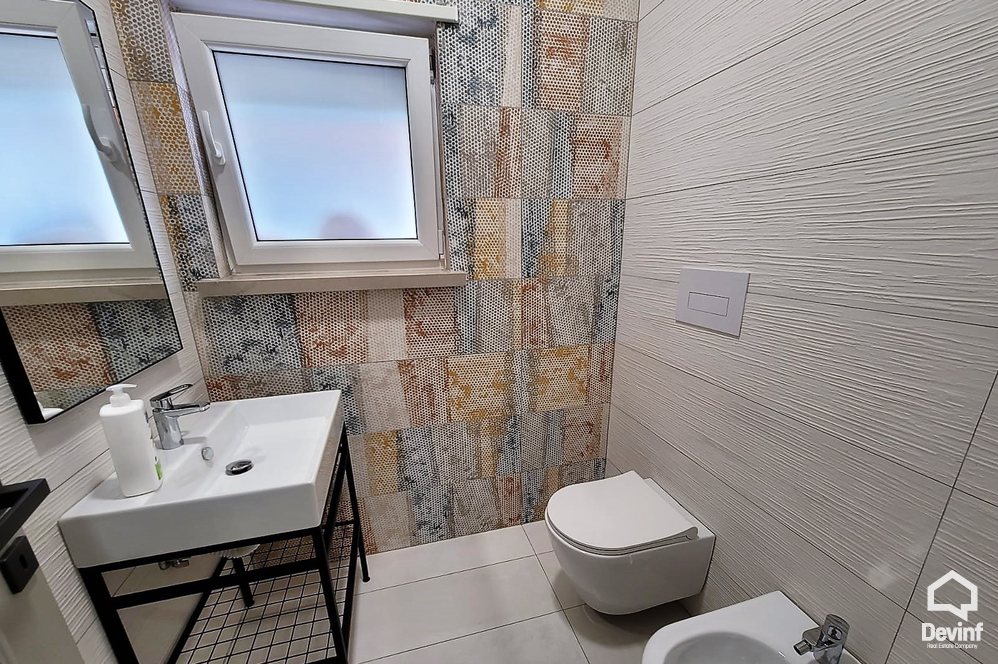 Tirane Qera Vile 4+1+G Kompleksi rezidencial prane qendres tregtare TEG. vile kompleks rezidencial