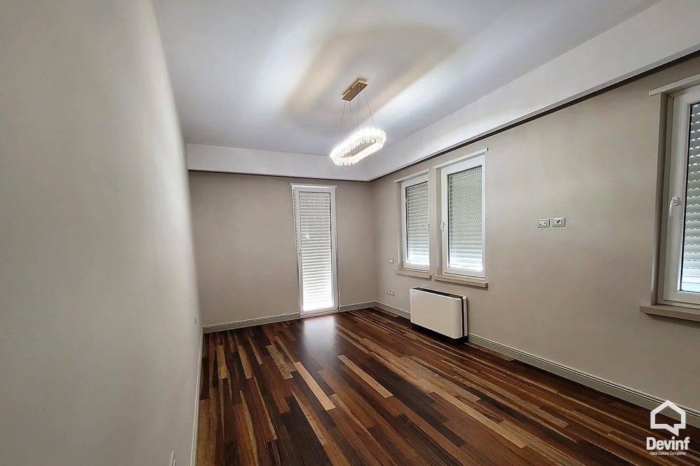 Tirane Qera Vile 4+1+G Kompleksi rezidencial prane qendres tregtare TEG. vile kompleks rezidencial