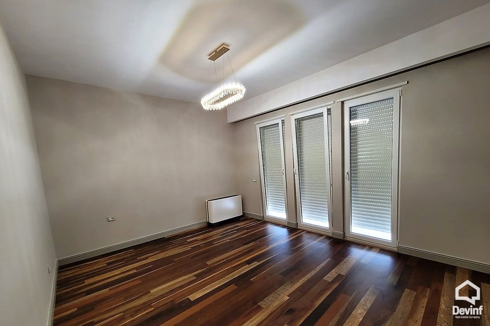 Tirane Qera Vile 4+1+G Kompleksi rezidencial prane qendres tregtare TEG. vile kompleks rezidencial