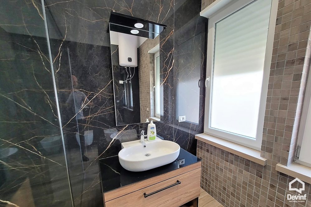 Tirane Qera Vile 4+1+G Kompleksi rezidencial prane qendres tregtare TEG. vile kompleks rezidencial