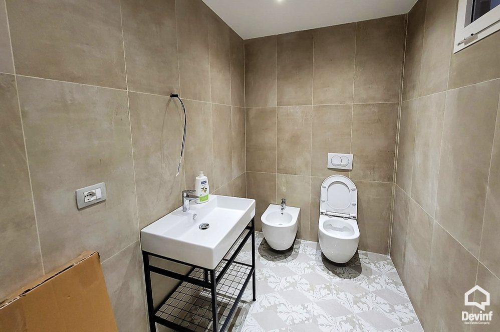 Tirane Qera Vile 4+1+G Kompleksi rezidencial prane qendres tregtare TEG. vile kompleks rezidencial