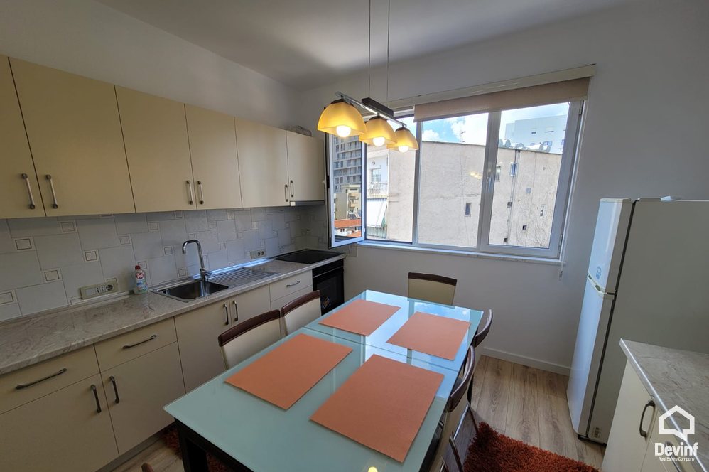 Tirane Qera Apartament 2+1 Apartamenti ndodhet ne Rrugen Durresit apartament