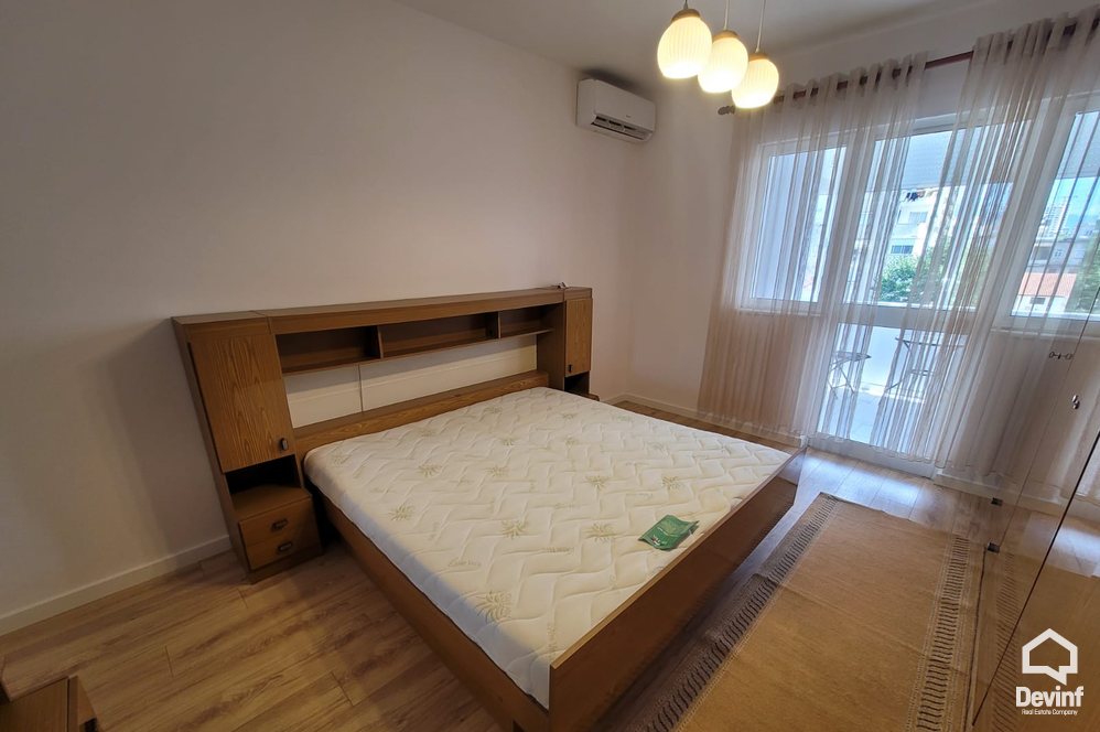 Tirane Qera Apartament 2+1 Apartamenti ndodhet ne Rrugen Durresit apartament