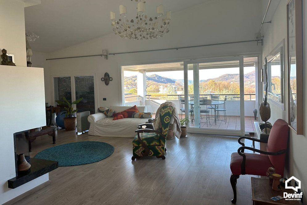 Ne Shitje Villa 4 bedrooms + livingroom + kitchen Long Hill Residence Tirane
