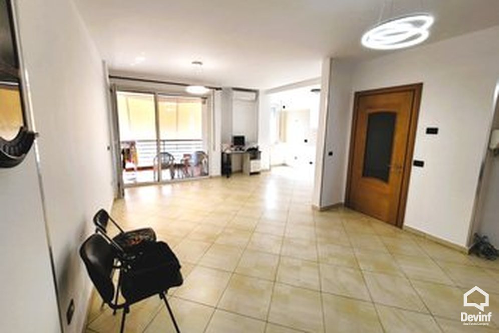 Me Qera Apartament 2+1+A Apartament prane Akademise se Arteve te Bukura Tirane