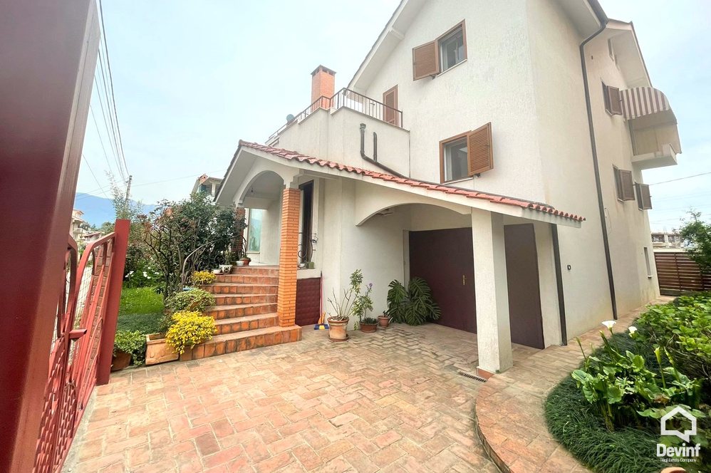 Tirane For Sale Villa Me shume se 4 dhoma Villa in Sauk area Villa