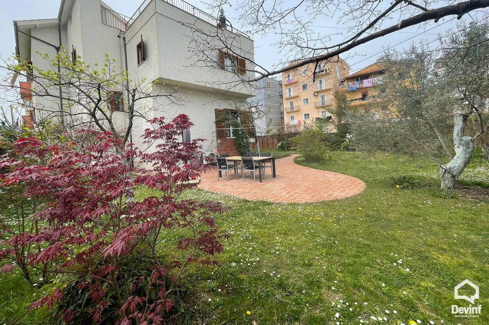 Tirane For Sale Villa Me shume se 4 dhoma Villa in Sauk area Villa