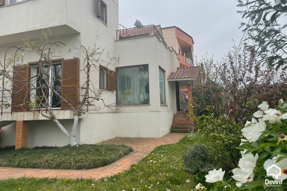 Tirane For Sale Villa Me shume se 4 dhoma Villa in Sauk area Villa