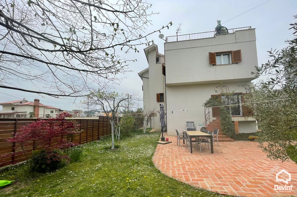 Tirane For Sale Villa Me shume se 4 dhoma Villa in Sauk area Villa