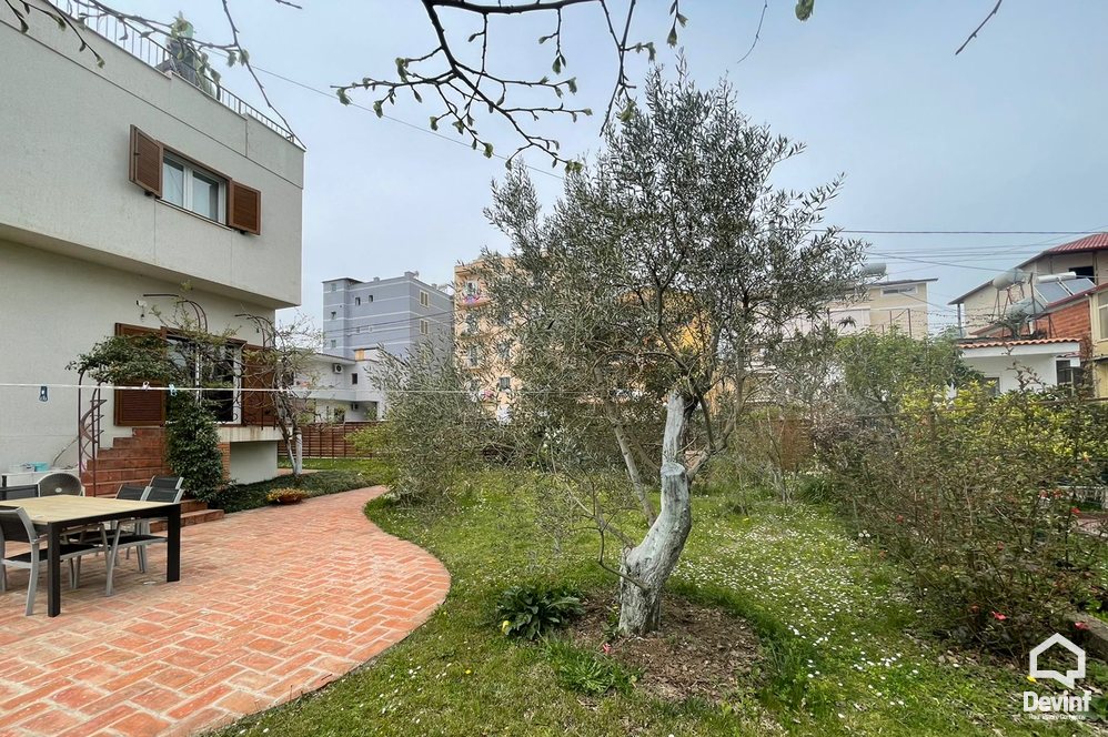Tirane For Sale Villa Me shume se 4 dhoma Villa in Sauk area Villa