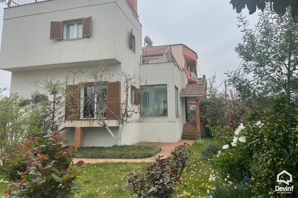 Tirane For Sale Villa Me shume se 4 dhoma Villa in Sauk area Villa