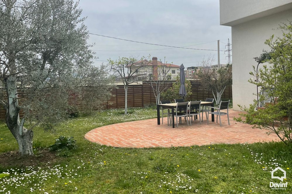 Tirane For Sale Villa Me shume se 4 dhoma Villa in Sauk area Villa