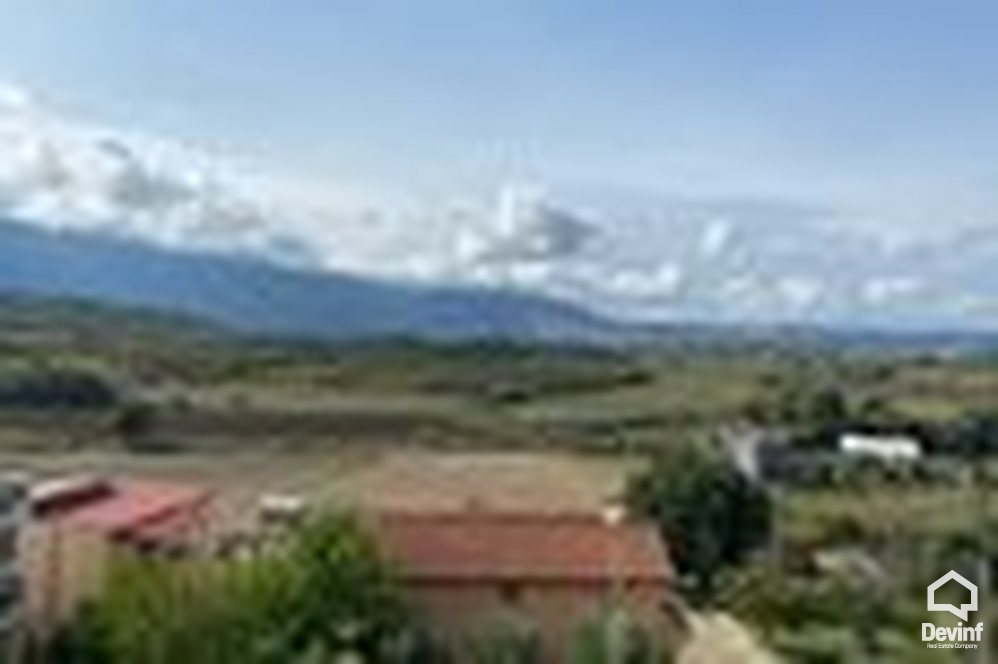 Vlore Shitje Vile  Ne gjirin e Vlores, brenda fshatit Tragjas vile