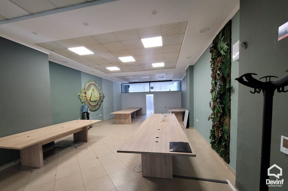Tirane Qera Dyqan  Zyra ndodhet ne qendren e Tiranes zyre dyqan spa klinike dentare
