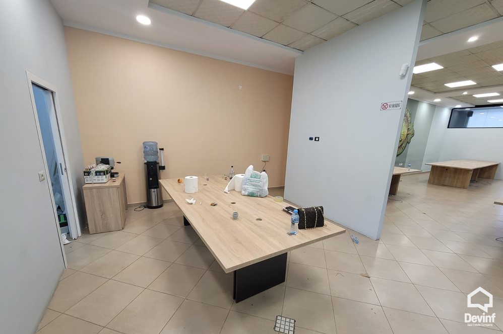 Tirane Qera Dyqan  Zyra ndodhet ne qendren e Tiranes zyre dyqan spa klinike dentare