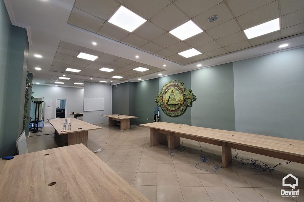 Tirane Qera Dyqan  Zyra ndodhet ne qendren e Tiranes zyre dyqan spa klinike dentare