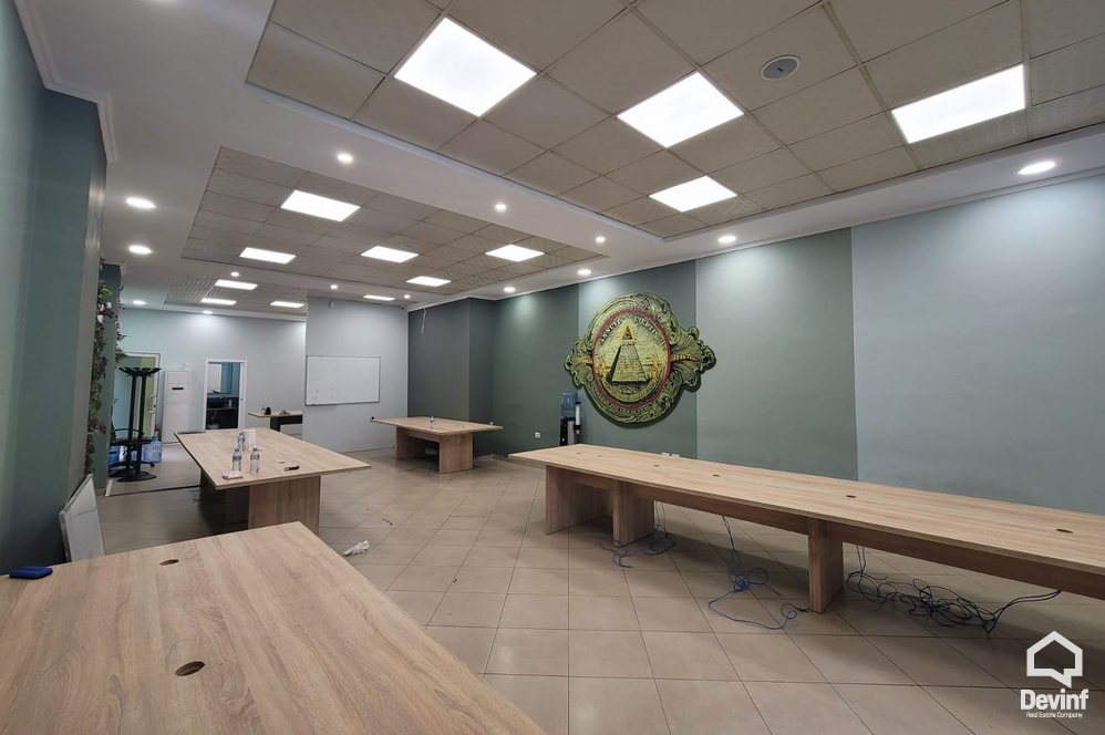Tirane Qera Dyqan  Zyra ndodhet ne qendren e Tiranes zyre dyqan spa klinike dentare
